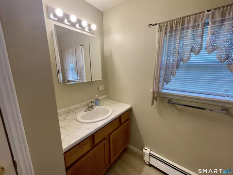Bath - 24 Arrowhead Ln, Killingly, CT 06241 photo 2 of 3