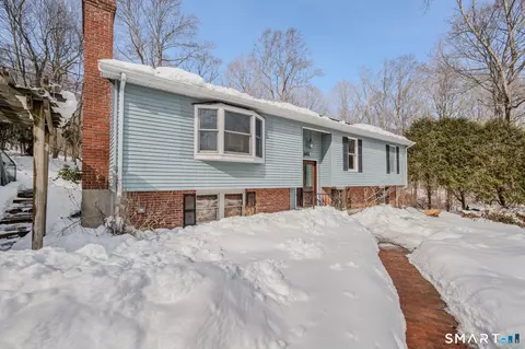 901 Old Colchester Rd, Oakdale, CT 06370