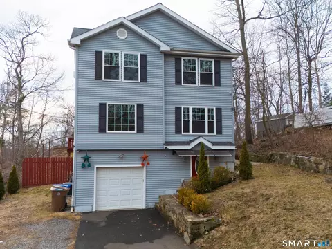 47 Oronoque Trl, Shelton, CT 06484