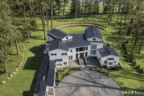 475 Fence Row Dr, Fairfield, CT 06824