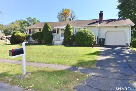 5 Amherst Dr, Milford, CT 06461