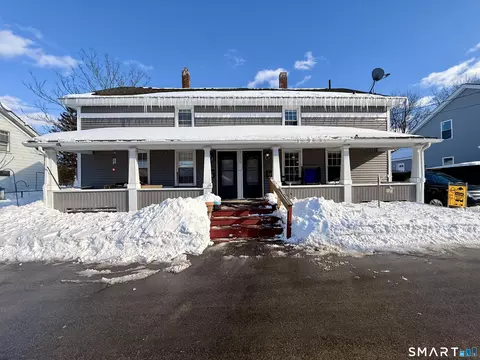 13 Mohegan St, Putnam, CT 06260
