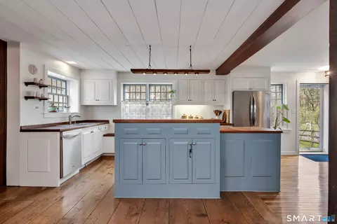 Kitchen - 271 Cherry Brook Rd, Canton, CT 06019 photo 2 of 5