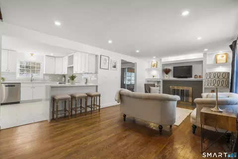 105 Hyde Rd, West Hartford, CT 06117