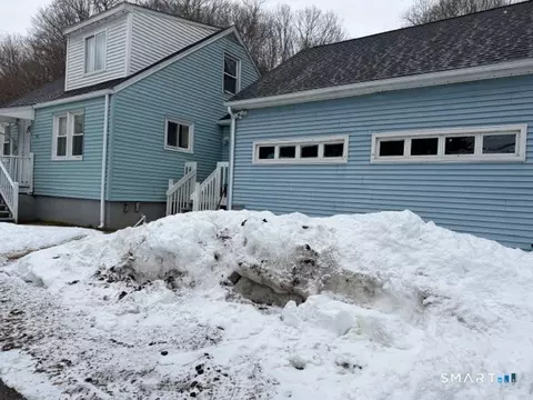 593 Mohegan Avenue Pkwy, Quaker Hill, CT 06375