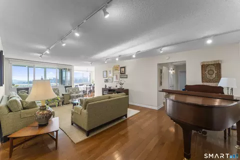 1 Strawberry Hill Ave #10A, Stamford, CT 06902