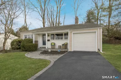 130 Wood Ridge Dr, Stamford, CT 06905