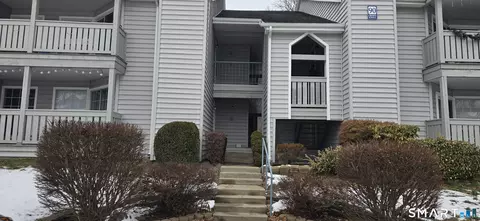 90 Crown Knoll Ct #136, Groton, CT 06340