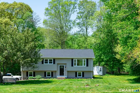 38 Deer Ridge Rd, Stonington, CT 06378
