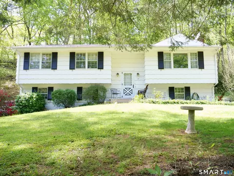 31 Longview Dr, Ridgefield, CT 06877