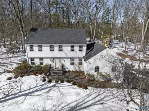 7 Shaw Dr, Simsbury, CT 06070