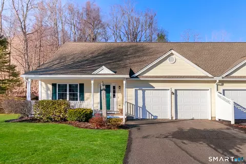 312 Spruce Hill Dr #312, Oxford, CT 06478