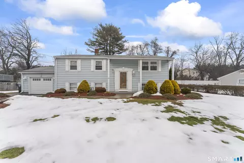 43 Collingsdale Dr, Milford, CT 06461
