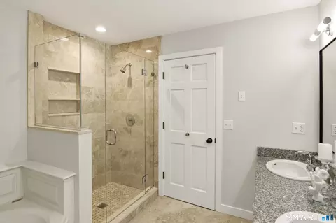 Bath - 28 Garnet Rd, Roxbury, CT 06783 photo 2 of 4