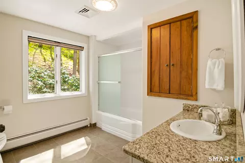 Bath - 28 Garnet Rd, Roxbury, CT 06783 photo 4 of 4
