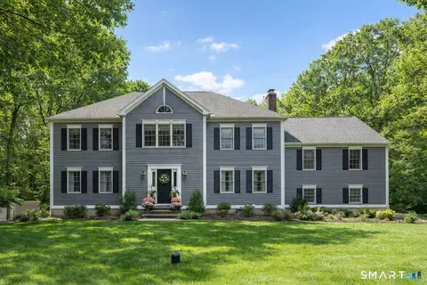 322 Willow Rd, Guilford, CT 06437