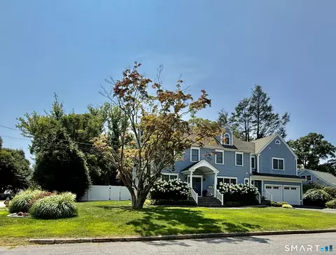 11 Tuckahoe Ln, Fairfield, CT 06824