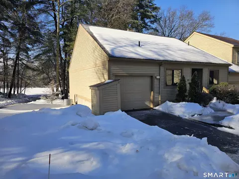 9 Putnam Ln #9, Avon, CT 06001