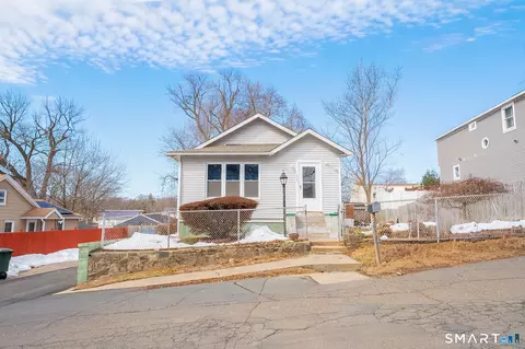 360 Saunders Ave, Bridgeport, CT 06606