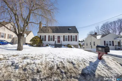 454 S Curtis St, Meriden, CT 06450