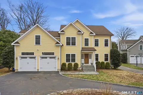 570 Unquowa Rd, Fairfield, CT 06824