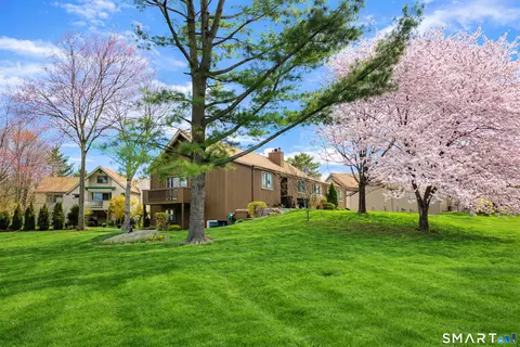 72 Dakota Ln #B, Stratford, CT 06614