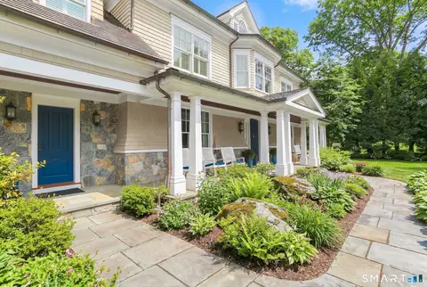 Exterior - 1 Bramble Ln, Riverside, CT 06878 photo 5 of 7