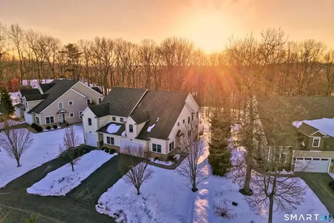 101 Turtlebrook Ln #101, Bristol, CT 06010