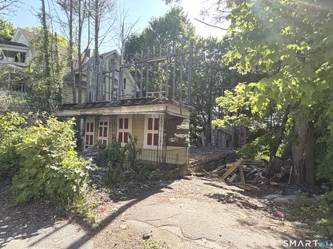 193 Plaza Ave, Waterbury, CT 06710