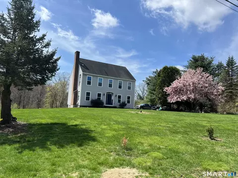 6 Cornfield Ln, Woodbridge, CT 06525