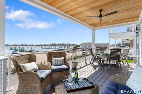 11 Marina Vlg, Branford, CT 06405