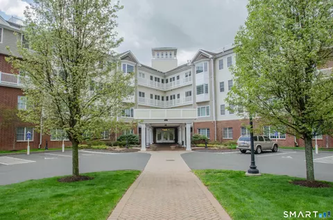 1 King Philip Dr #209, West Hartford, CT 06117