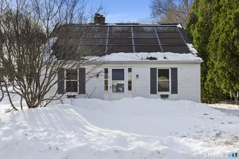 4 Brewer St, Montville, CT 06382