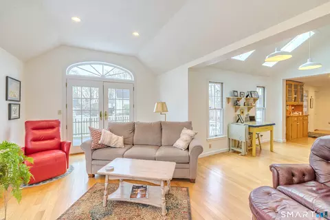 Living - 267 High St, Willimantic, CT 06226 photo 1 of 3