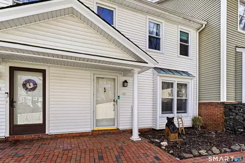 1 E Hayestown Rd #15, Danbury, CT 06811