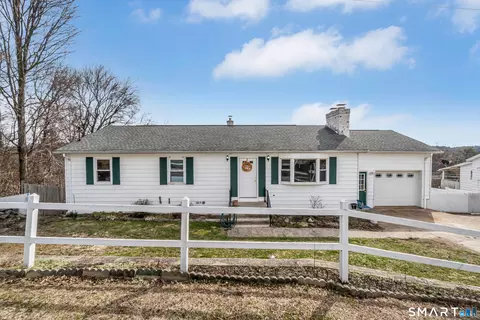 82 Twining Ave, Waterbury, CT 06705