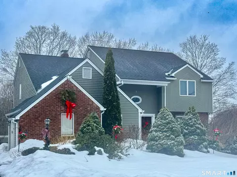 8 Whispering Pines Dr, Wallingford, CT 06492