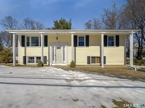 62 Woodvine Ave, Watertown, CT 06779