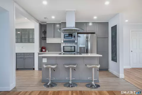 20 Dorothy St, Milford, CT 06460