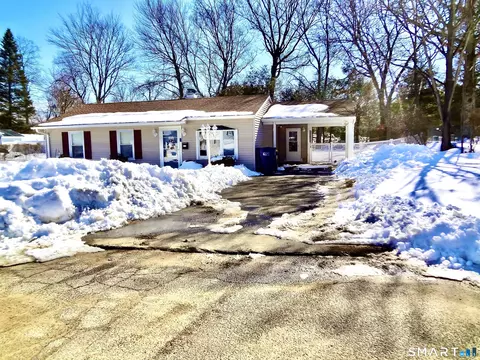6 Fairview St, Ansonia, CT 06401