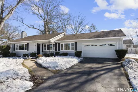 85 Bittersweet Ln, Stratford, CT 06614