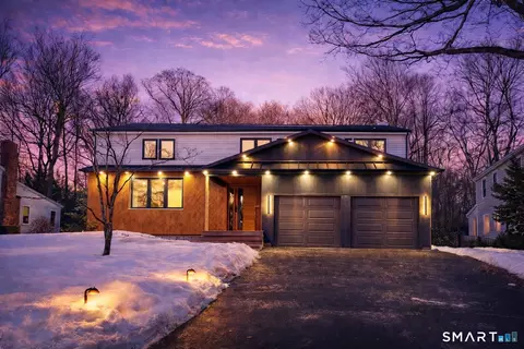 60 Fox Chase Ln, West Hartford, CT 06107