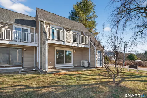 37 Hewitt Rd #B6, Mystic, CT 06355
