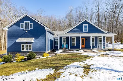 4 Goldfinch Ter, East Lyme, CT 06333
