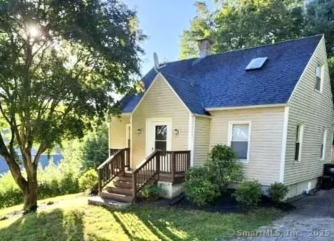 3 Willow St, Seymour, CT 06483