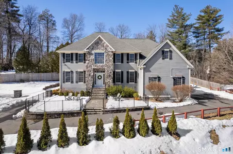 102 Hunter Dr, West Hartford, CT 06107