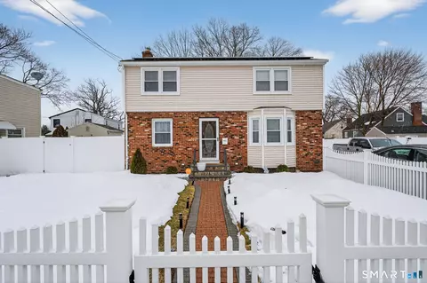 83 Deerfield Dr, Manchester, CT 06040