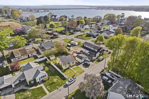 3 E Wood St, Waterford, CT 06385