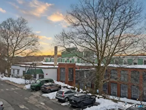 68 Thermos Ave #109D, Norwich, CT 06360
