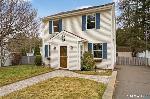 8 High St, Wallingford, CT 06492